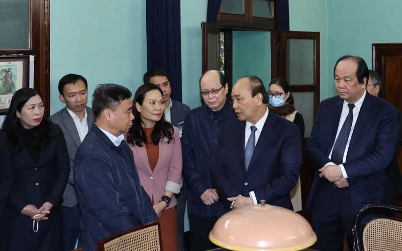 Thủ tướng Nguyễn Xuân Phúc dâng hương tưởng niệm Bác Hồ