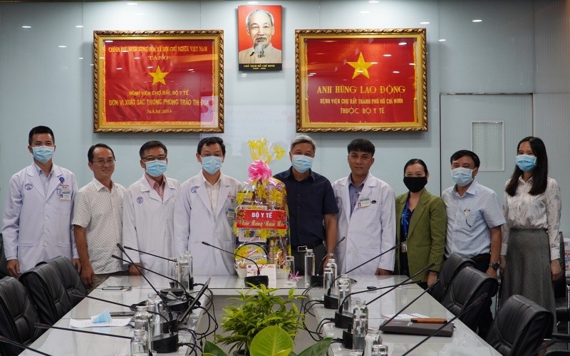 Thứ trưởng Y tế Nguyễn Trường Sơn thăm, làm việc với Bệnh viện Chợ Rẫy. (Ảnh: BVCC)