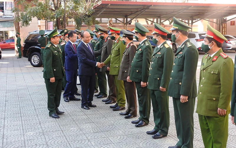 Thủ tướng Nguyễn Xuân Phúc thăm, chúc tết các lực lượng vũ trang thành phố Đà Nẵng.
