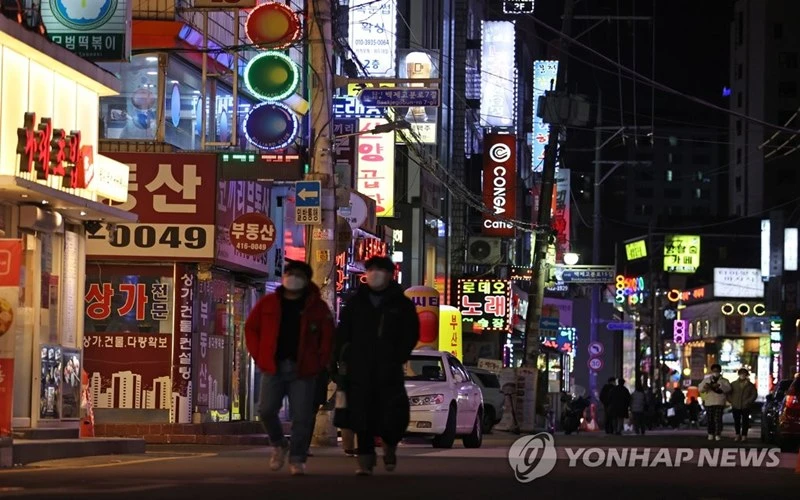 Từ ngày 15-2, thủ đô Seoul của Hàn Quốc bắt đầu nới lỏng quy định giãn cách xã hội đối với nhà hàng và quán cà-phê. (Ảnh: Yonhap)