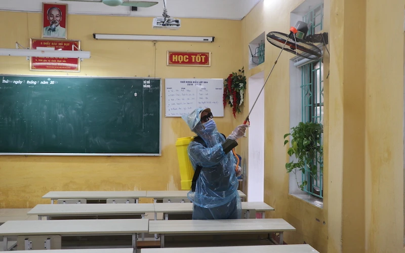 Các trường, cơ sở giáo dục trên địa bàn tỉnh Nam Định thực hiện nghiêm các biện pháp phòng, chống dịch; bảo đảm an toàn cho giáo viên và học sinh.