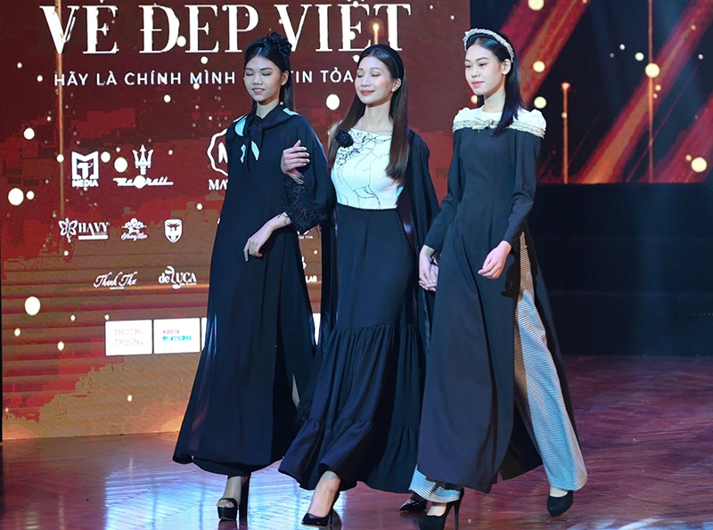 Một số mẫu thiết kế trong bộ sưu tập áo dài “Nàng thơ” đón Xuân Tân Sửu.