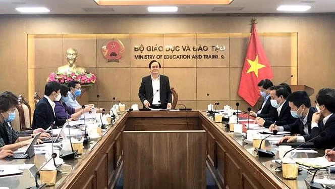 Bộ trưởng GD-ĐT Phùng Xuân Nhạ chủ trì cuộc họp Ban chỉ đạo phòng, chống dịch Covid-19 Bộ GD-ĐT.