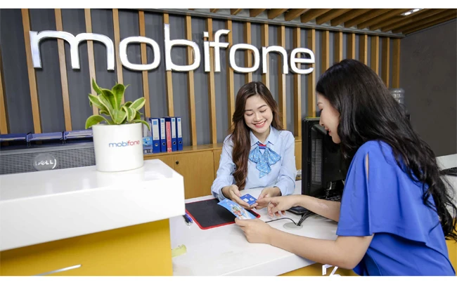Khách hàng đăng ký sử dụng dịch vụ MobiFone.