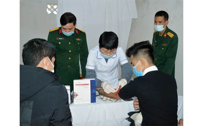Thanh niên tỉnh Nam Định tham gia khám tuyển nghĩa vụ quân sự năm 2021.