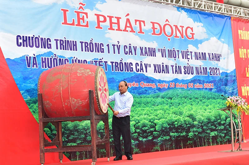 Thủ tướng Chính phủ Nguyễn Xuân Phúc phát động Chương trình trồng một tỷ cây xanh “ Vì một Việt Nam xanh” và hưởng ứng “Tết trồng cây” Xuân Tân Sửu năm 2021 tại TP Tuyên Quang.