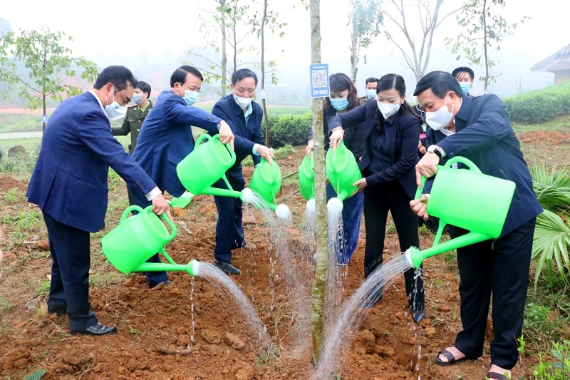 Đồng chí Nguyễn Xuân Thắng và lãnh đạo tỉnh Thái Nguyên phát động Tết trồng cây Xuân Tân Sửu 2021.