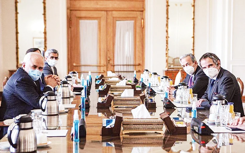 Các phái đoàn IAEA và I-ran đàm phán tại thủ đô Tê-hê-ran. Ảnh TÂN HOA XÃ