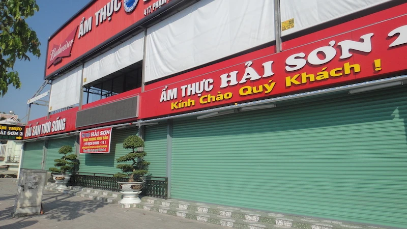 Một đơn vị kinh doanh ăn uống trên đường Phạm Văn Đồng, TP Thủ Đức trực thuộc TP Hồ Chí Minh đóng cửa để phòng, chống dịch Covid-19