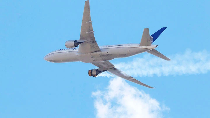 Mỹ điều tra sự cố động cơ máy bay Boeing 777