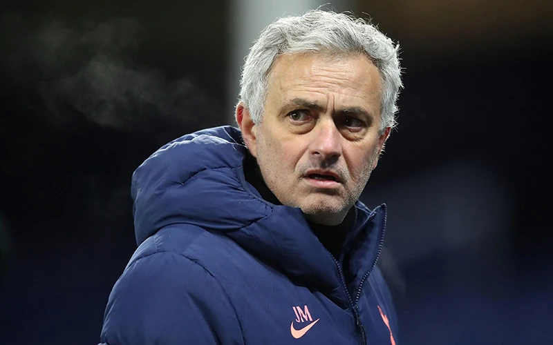 Jose Mourinho đang dùng vinh quang quá khú để huyễn hoặc bản thân. (Ảnh: Getty Images).