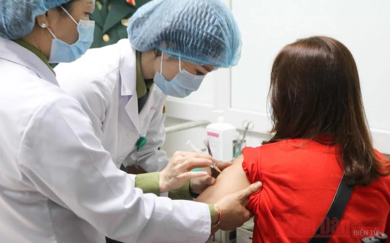 Hình ảnh tiêm thử nghiệm giai đoạn 2 vaccine ngừa Covid-19 do Việt Nam sản xuất