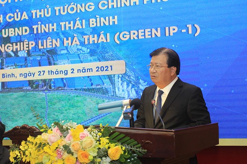 Phó Thủ tướng Chính phủ Trịnh Đình Dũng phát biểu chỉ đạo tại hội nghị.