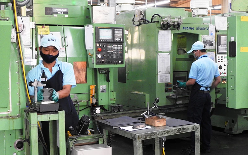 Sản xuất các thiết bị cơ khí chính xác tại Nhà máy Tokyo Kieki (Nhật Bản) đóng tại Khu công nghệ cao Đà Nẵng.