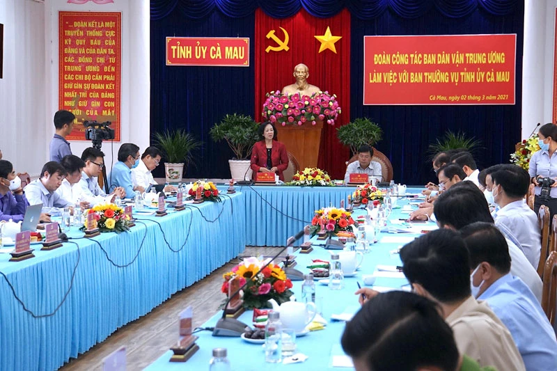 Đồng chí Trương Thị Mai phát biểu tại buổi làm việc với Ban thường vụ Tỉnh ủy Cà Mau, chiều 2-3.