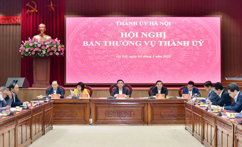 Quang cảnh hội nghị của Ban Thường vụ Thành ủy Hà Nội chiều 3-3.