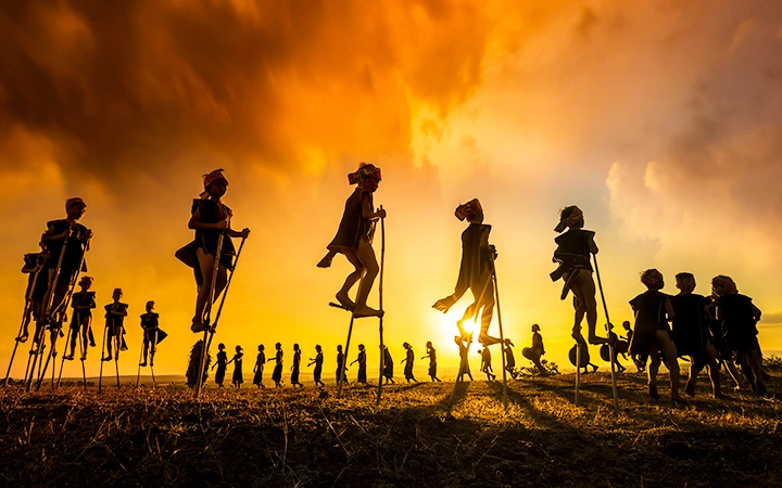 Tác phẩm “Những đứa trẻ nhảy múa với cồng chiêng” của Phan Thị Khánh đoạt Giải vàng cuộc thi nhiếp ảnh quốc tế Tokyo International Foto Awards 2020.