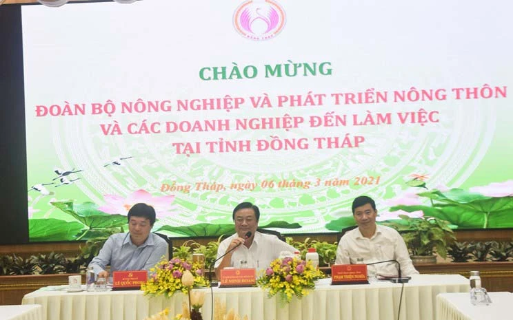 Thứ trưởng NN và PTNT Lê Minh Hoan phát biểu tại buổi làm việc.