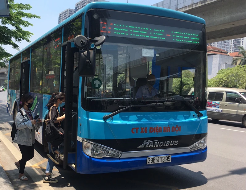 Từ 0 giờ ngày 8-3, xe buýt tại Hà Nội sẽ không còn phải bố trí hành khách ngồi giãn cách.