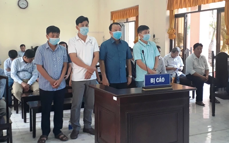 Các bị cáo Lê Thanh Đồng, Châu Văn Mừng, Huỳnh Hoàng Sơn và Đặng Thanh Phong, tại phiên tòa sơ thẩm tháng 11-2020.