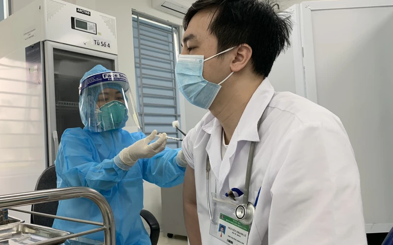 522 người Việt Nam đã tiêm vaccine phòng Covid-19