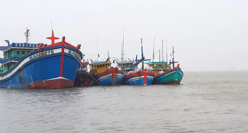 Miền biển Rạch Gốc, nơi vừa cứu hộ thành công bảy ngư dân cùng tàu cá bị chìm.