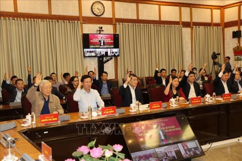 Tổng Bí thư, Chủ tịch nước Nguyễn Phú Trọng và các đại biểu biểu quyết giới thiệu người ứng cử đại biểu Quốc hội khóa XV. (Ảnh: TTXVN)