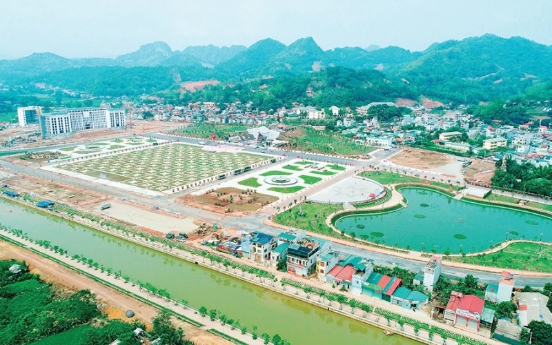 Quảng trường Tây Bắc rộng 20 ha, cách dự án TNR Grand Palace Sơn La chưa đầy 300 m.