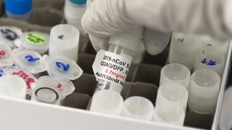 Vaccine ngừa Covid-19 đang phát triển tại phòng thí nghiệm Novavax ở Gaithersburg, Maryland vào ngày 20-3-2020. Ảnh: Getty Images.