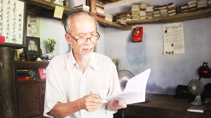 Dù đã 65 tuổi, thi sĩ Khổng Vĩnh Nguyên vẫn miệt mài “cày cuốc” trên cánh đồng thơ ca.