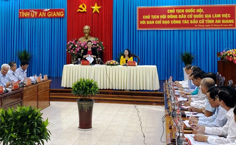 Chủ tịch Quốc hội Nguyễn Thị Kim Ngân làm việc với Ban Chỉ đạo công tác tỉnh An Giang.
