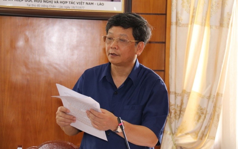 Đồng chí Lê Nho Thạnh, Phó Bí thư Đảng ủy đọc Báo cáo Tổng kết năm 2020 và phương hướng công tác năm 2021.