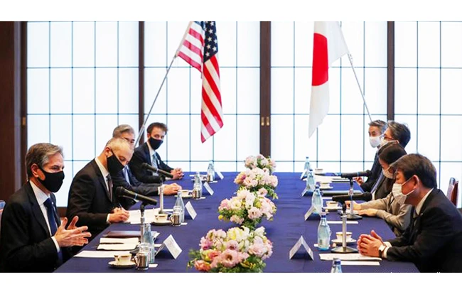 Bộ trưởng Ngoại giao Mỹ và Nhật Bản tại cuộc họp ở Tô-ky-ô. Ảnh: DW