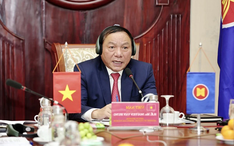Ủy viên T.Ư Đảng, Thứ trưởng Bộ VHTTDL Nguyễn Văn Hùng phát biểu tại Hội nghị.
