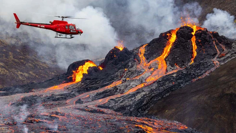 Hình ảnh núi lửa 6.000 năm tuổi phun trào ở Iceland