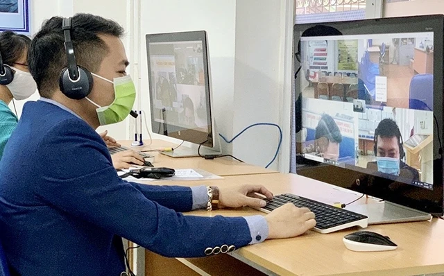 Phiên giao dịch việc làm trực tuyến tại Trung tâm Dịch vụ việc làm Hà Nội (Ảnh minh họa: HCES).