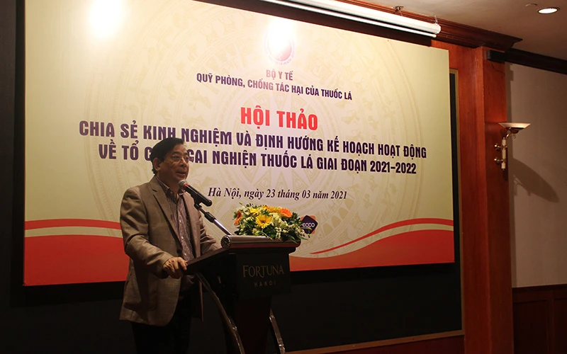 TTND, PGS, TS Lương Ngọc Khuê - Giám đốc Quỹ Phòng chống tác hại thuốc lá, Cục trưởng Cục quản lý Khám, chữa bệnh phát biểu tại hội thảo.