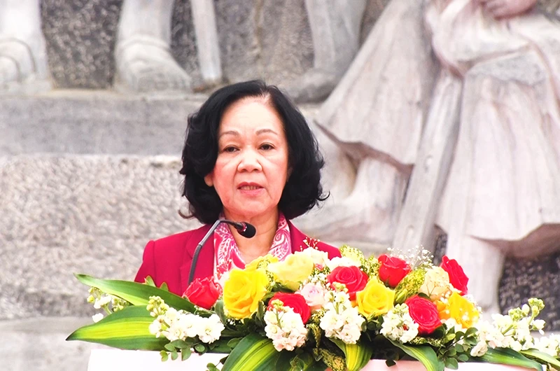 Đồng chí Trương Thị Mai, Ủy viên Bộ Chính trị, Trưởng Ban Dân vận T.Ư phát biểu tại buổi lễ. 