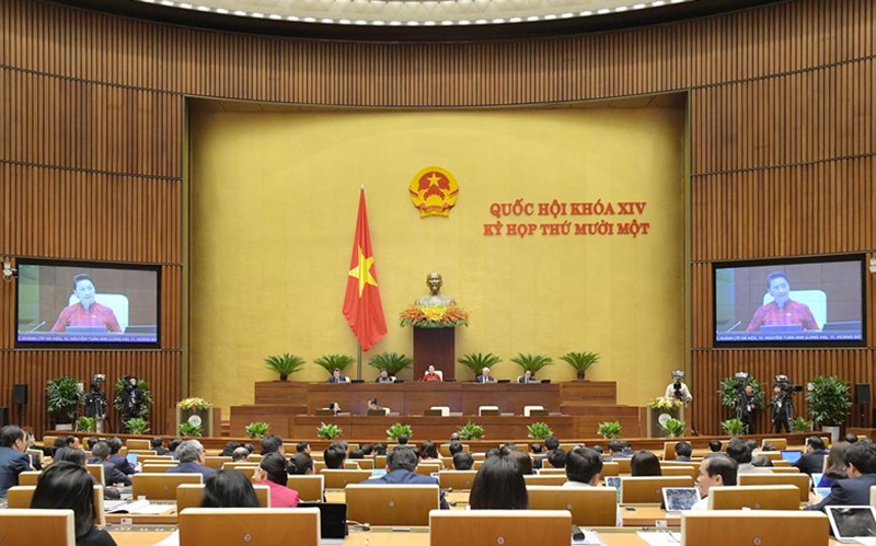 Quốc hội thảo luận tại hội trường sáng 26-3 về dự thảo báo cáo công tác nhiệm kỳ khóa XIV. Ảnh: quochoi.vn