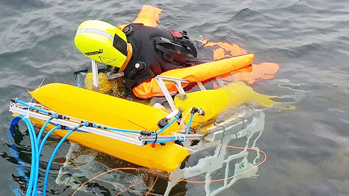 Thử nghiệm robot cứu hộ tại hồ Hufeisensee. Ảnh: NEW ATLAS