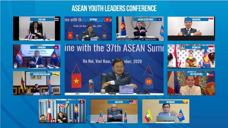 Đồng chí Nguyễn Anh Tuấn, Ủy viên T.Ư Đảng, Bí thư Thứ nhất T.Ư Đoàn cùng đại diện các cơ quan về thanh niên trong khu vực ASEAN.