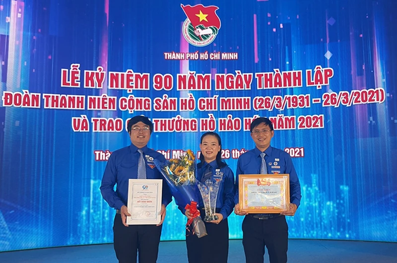 Công trình “Chung tay sử dụng năng lượng xanh” của Đoàn TNCS Hồ Chí Minh Tổng công ty Điện lực TP Hồ Chí Minh nhận giải thưởng Hồ Hảo Hớn.