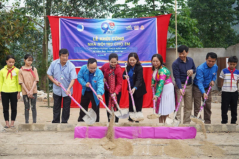 Khởi công công trình "Nhà nội trú cho em" tại xã Nậm Ban (huyện Mèo Vạc).
