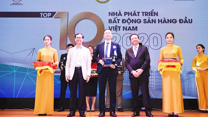 Văn Phú - Invest được vinh danh trong Tốp 10 nhà phát triển bất động sản hàng đầu Việt Nam năm 2020