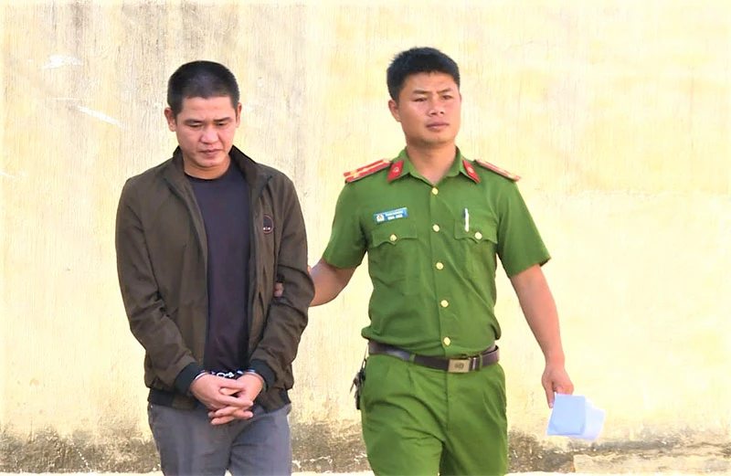 Sau khi ra đầu thú, đối tượng Trương Công Định bị đưa về Công an thị xã Buôn Hồ để điều tra, xử lý.