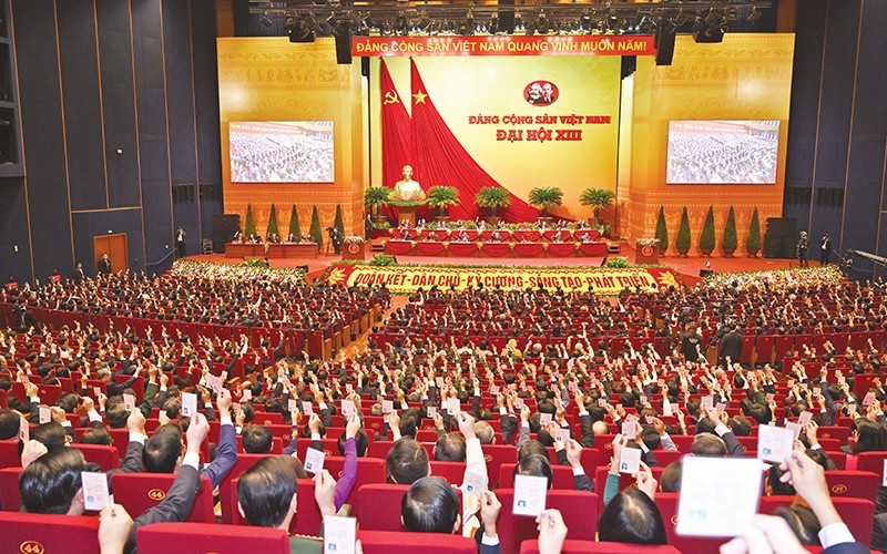 Các đại biểu biểu quyết tại Đại hội XIII của Đảng. Ảnh: Duy Linh