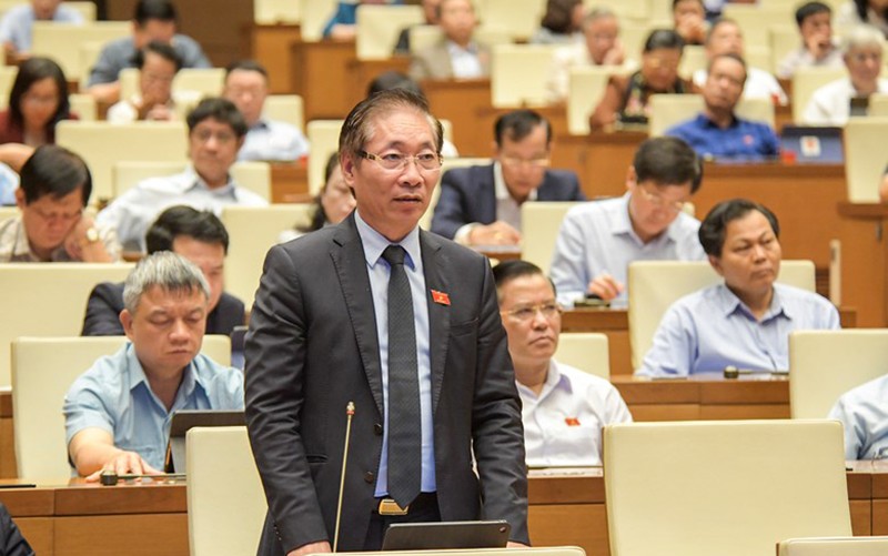 Đại biểu Quốc hội Nguyễn Chiến (TP Hà Nội) phát biểu ý kiến tại phiên thảo luận chiều 1-4. Ảnh: Quochoi.vn