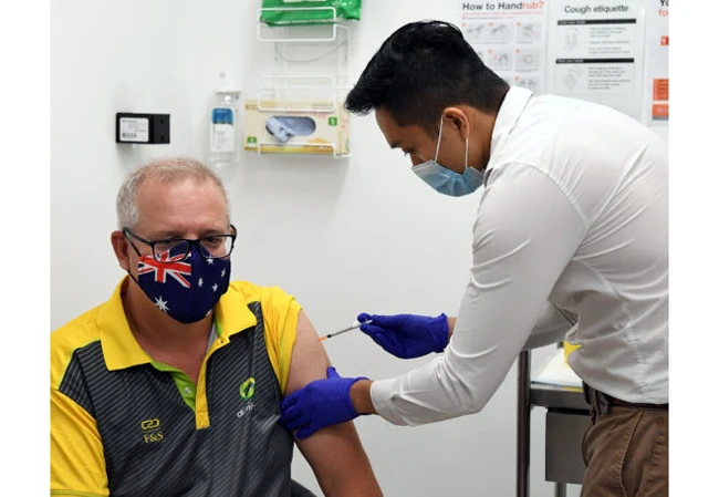 Thủ tướng Ô-xtrây-li-a X.Mo-ri-xơn tiêm vắc-xin Covid-19. Ảnh | INDAILY.COM.AU