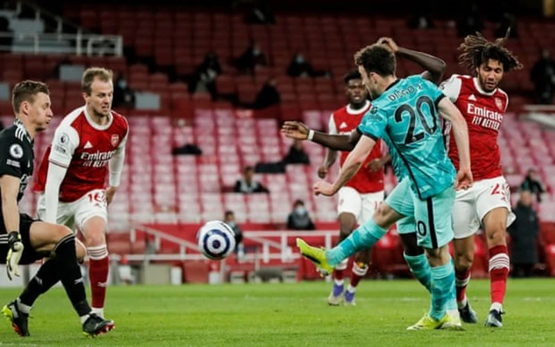 D. Jota (áo xanh) ấn định chiến thắng 3-0 cho Liverpool.