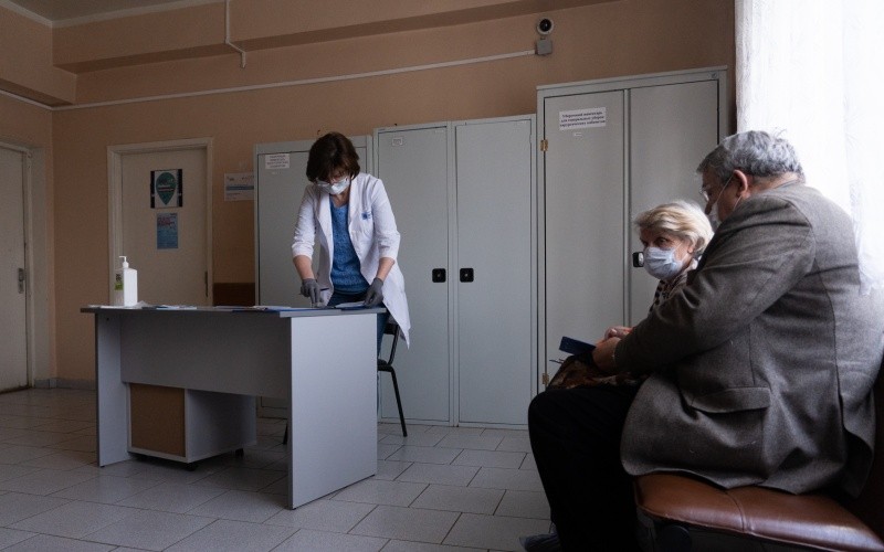 Người Nga đi tiêm vaccine phòng Covid-19. (Ảnh: Thanh Thể)